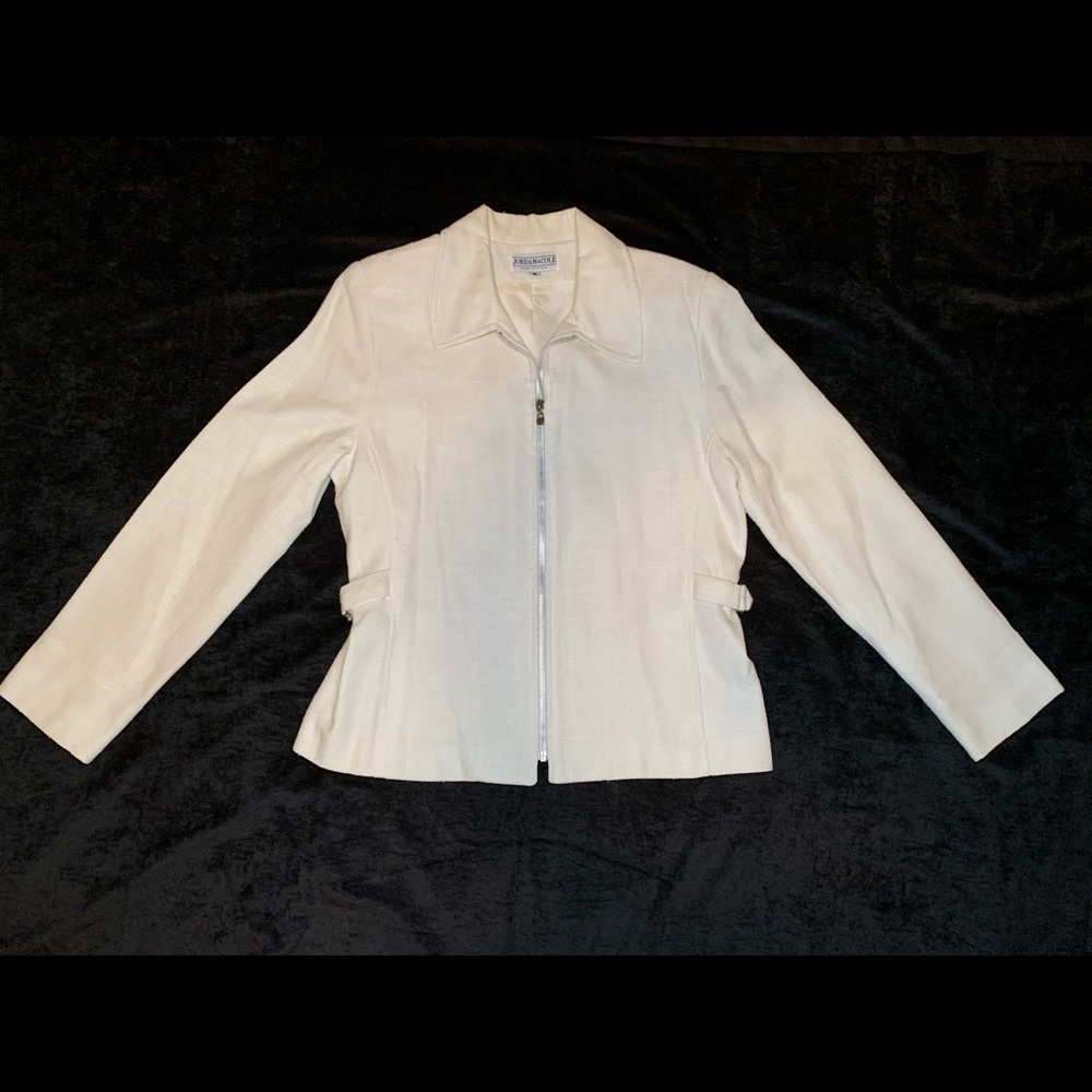 Off white woman’s coat